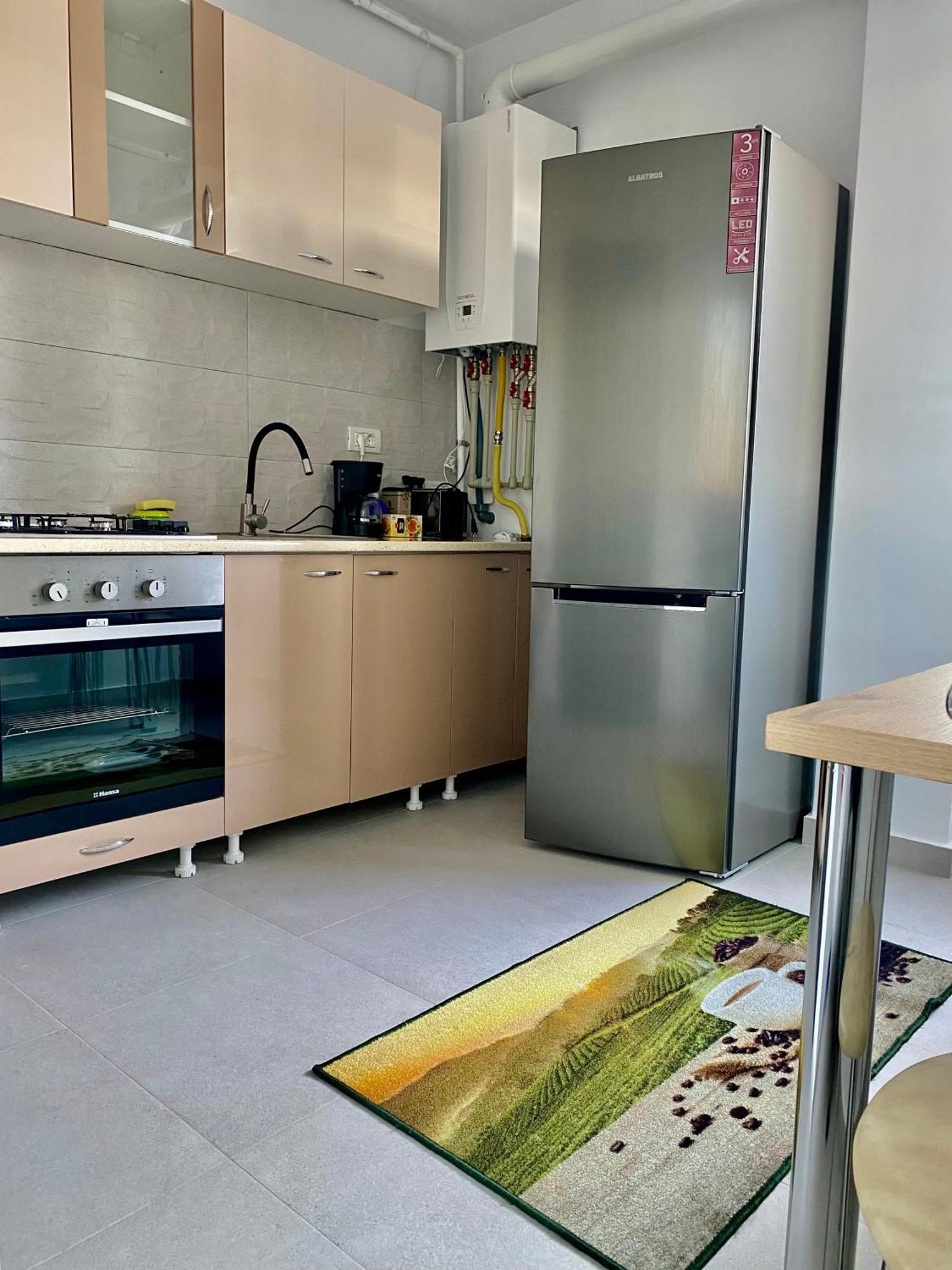דירות פיטסטי Garsoniera Trivale City מראה חיצוני תמונה